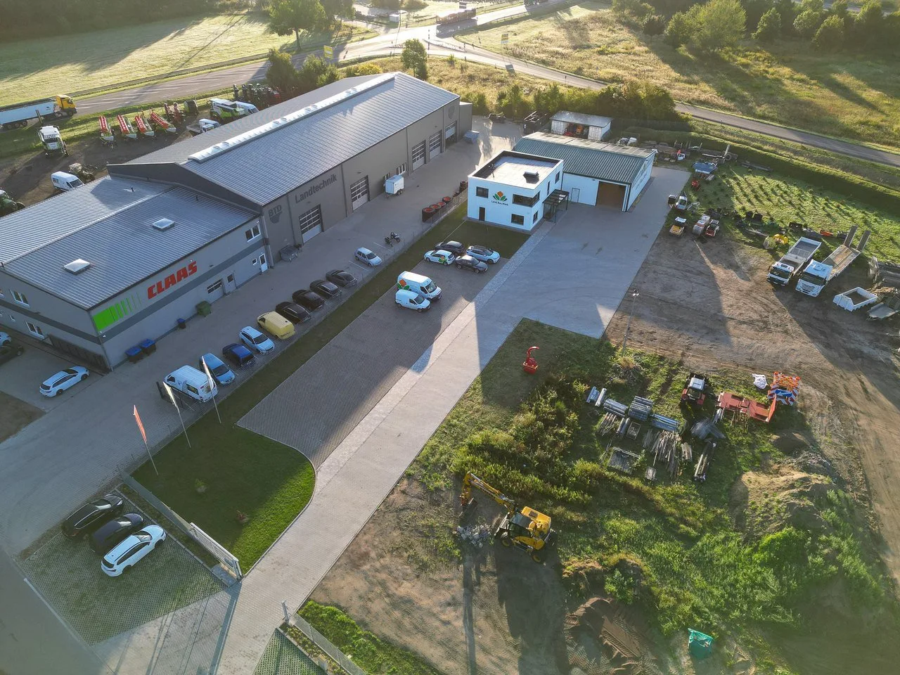 Luftaufnahme Betriebsgelände Land.Bau.Werk, An der Landwehr 3 in Perleberg am Knotenpunkt B189/B5